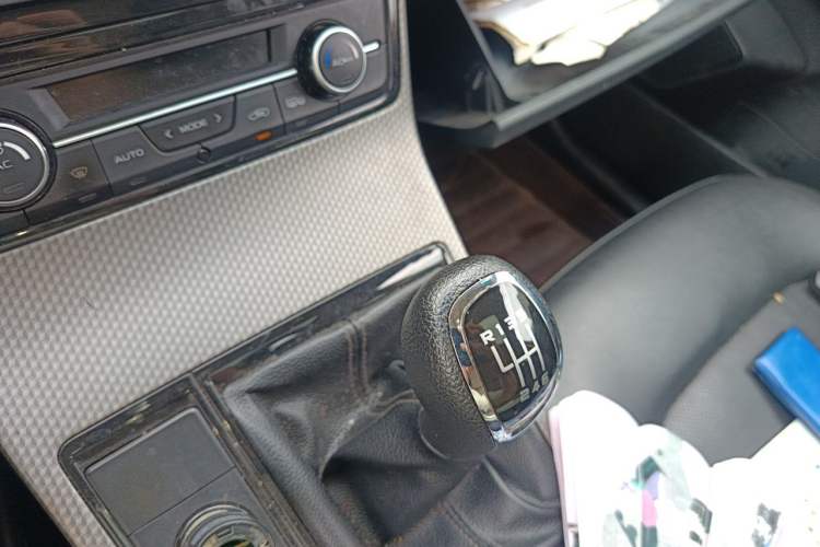 Used Geely Auto Emgrand GS 2016 Elegant Edition 1.8L Manual LingShang Model Gear Lever