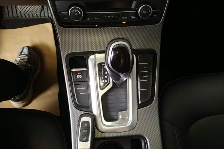 Used Geely Auto Emgrand GS 2016 Elegant Edition 1.3T Automatic LingShang Model Gear Lever