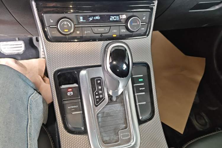 Used Geely Auto Emgrand GS 2016 Sport Edition 1.3T Automatic ZhenShang Model Gear Lever