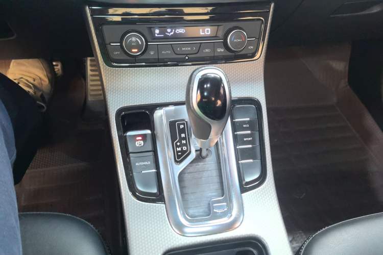 Used Geely Auto Emgrand GS 2016 Sport Edition 1.3T Automatic LingShang Model Gear Lever