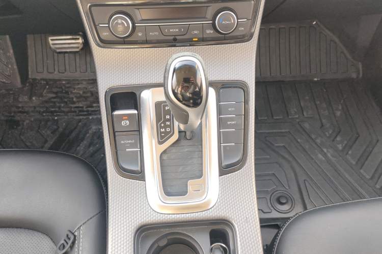 Used Geely Auto Emgrand GS 2016 Sport Edition 1.3T Automatic LingShang Model Gear Lever
