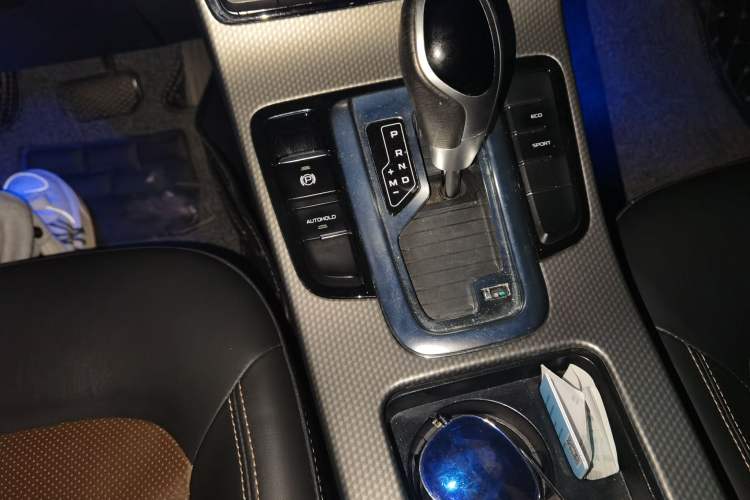 Used Geely Auto Emgrand GS 2016 Elegant Edition 1.3T Automatic ZhenShang Model Gear Lever