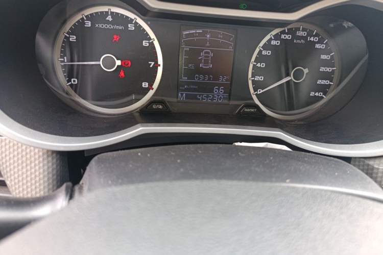 Used Geely Auto Emgrand GS 2016 Elegant Edition 1.8L Manual LingShang Model Odometer Close Up