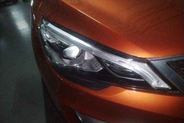 Used Geely Auto Emgrand GS 2016 Sport Edition 1.3T Automatic ZhenShang Model Right Front Headlight