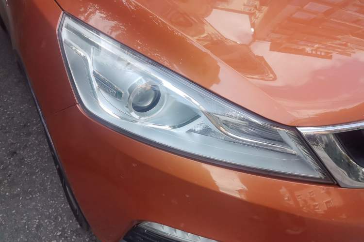 Used Geely Auto Emgrand GS 2016 Elegant Edition 1.3T Automatic ZhenShang Model Right Front Headlight