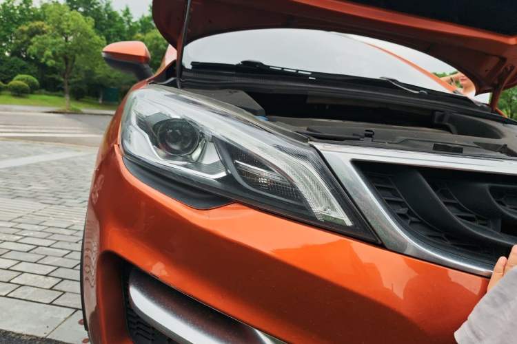 Used Geely Auto Emgrand GS 2016 Sport Edition 1.3T Automatic LingShang Model Right Front Headlight