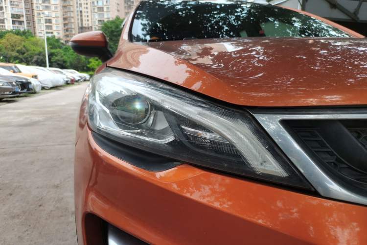 Used Geely Auto Emgrand GS 2016 Elegant Edition 1.3T Automatic ZhenShang Model Right Front Headlight