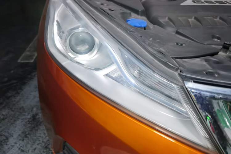 Used Geely Auto Emgrand GS 2016 Elegant Edition 1.3T Automatic ZhenShang Model Right Front Headlight