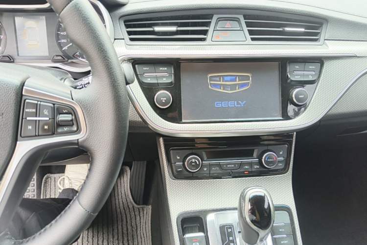 Used Geely Auto Emgrand GS 2016 Elegant Edition 1.3T Automatic ZhenShang Model Audio And AC Panel