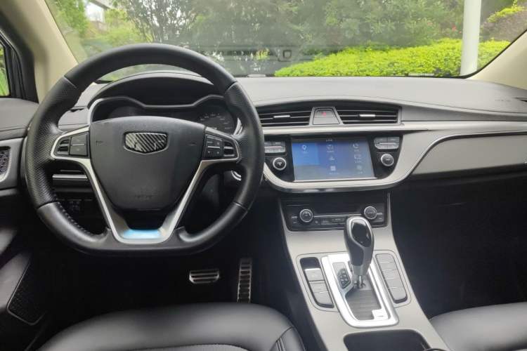Used Geely Auto Emgrand GS 2016 Sport Edition 1.8L Automatic LingShang Model Center Console