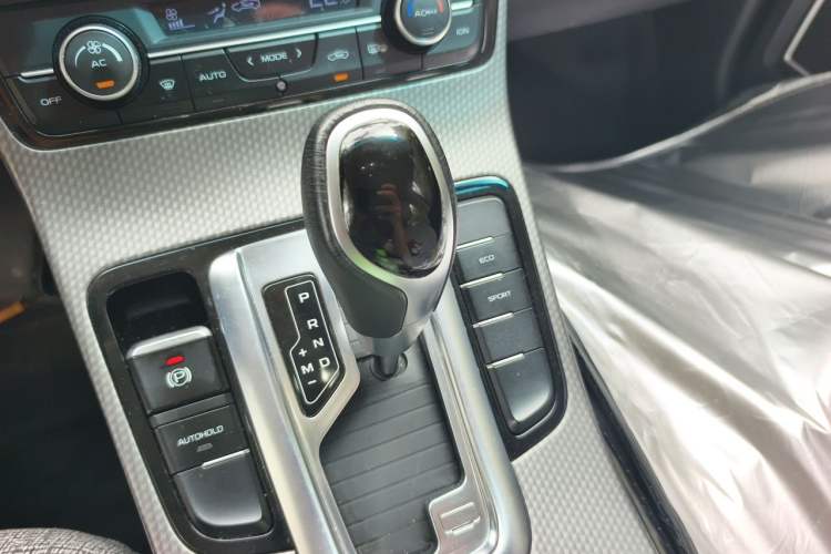 Used Geely Auto Emgrand GS 2016 Sport Edition 1.3T Automatic LingShang Model Gear Lever