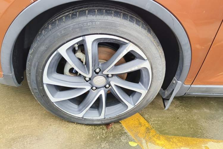 Used Geely Auto Emgrand GS 2016 Elegant Edition 1.3T Automatic ZhenShang Model Left Front Wheel Hub