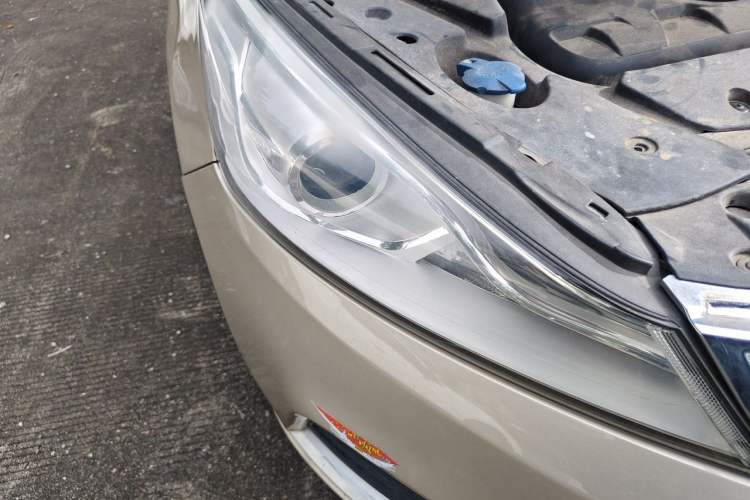 Used Geely Auto Emgrand GS 2016 Elegant Edition 1.8L Automatic LingShang Model Right Front Headlight