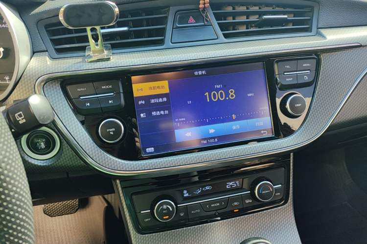 Used Geely Auto Emgrand GS 2016 Elegant Edition 1.3T Automatic LingShang Model Audio And AC Panel