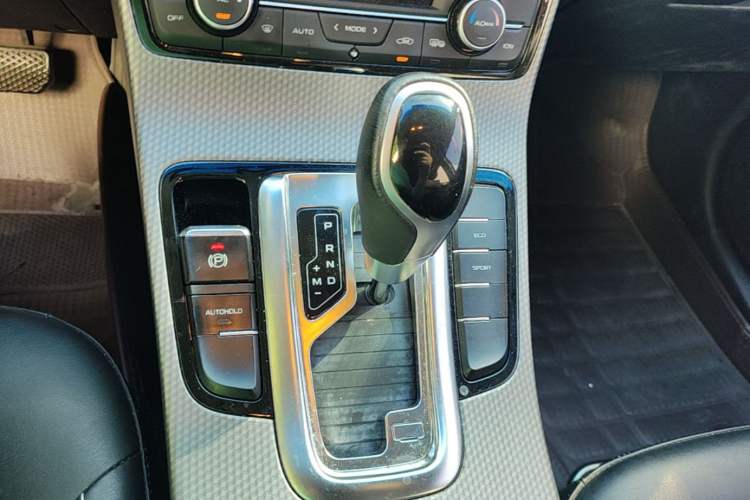 Used Geely Auto Emgrand GS 2016 Elegant Edition 1.3T Automatic LingShang Model Gear Lever