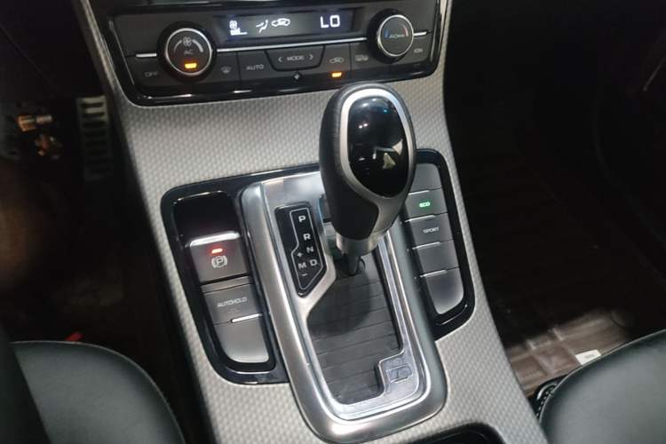 Used Geely Auto Emgrand GS 2016 Sport Edition 1.3T Automatic LingShang Model Gear Lever