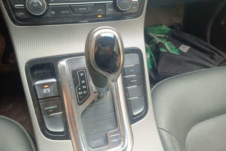 Used Geely Auto Emgrand GS 2016 Sport Edition 1.3T Automatic LingShang Model Gear Lever