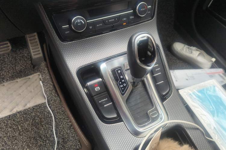 Used Geely Auto Emgrand GS 2016 Sport Edition 1.3T Automatic LingShang Model Gear Lever