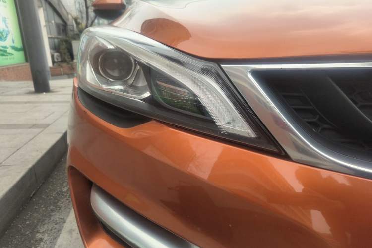 Used Geely Auto Emgrand GS 2016 Sport Edition 1.3T Automatic LingShang Model Right Front Headlight