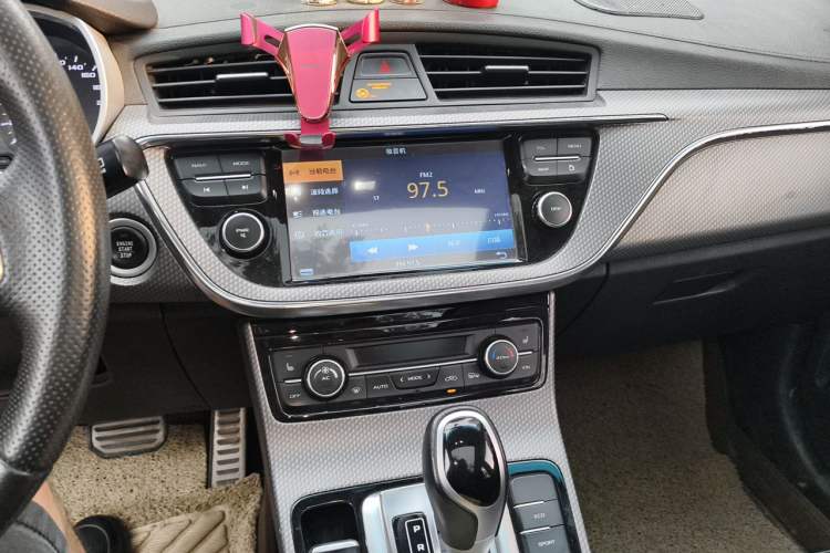 Used Geely Auto Emgrand GS 2016 Elegant Edition 1.3T Automatic ZhenShang Model Audio And AC Panel
