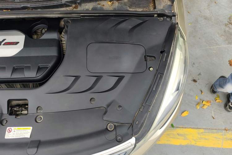 Used Geely Auto Emgrand GS 2016 Sports Edition 1.8L Manual LingShang Model Engine Bay Left