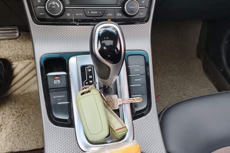 Used Geely Auto Emgrand GS 2016 Elegant Edition 1.3T Automatic ZhenShang Model Gear Lever