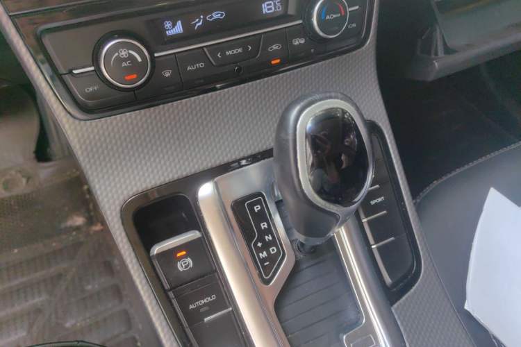 Used Geely Auto Emgrand GS 2016 Sport Edition 1.3T Automatic LingShang Model Gear Lever