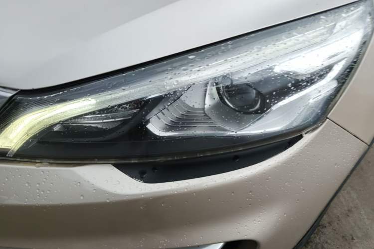 Used Geely Auto Emgrand GS 2016 Sport Edition 1.3T Automatic LingShang Model Left Front Headlight