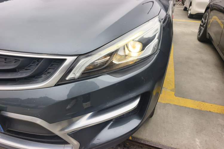 Used Geely Auto Emgrand GS 2016 Sport Edition 1.3T Automatic ZhenShang Model Left Front Headlight