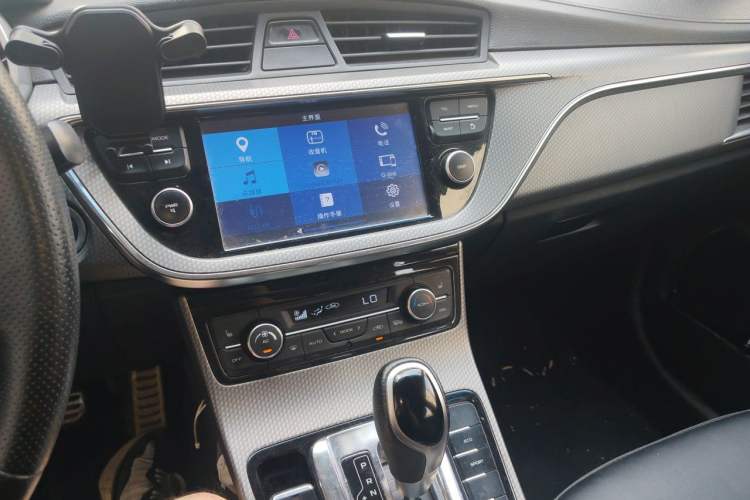 Used Geely Auto Emgrand GS 2016 Sport Edition 1.3T Automatic ZhenShang Model Audio And AC Panel