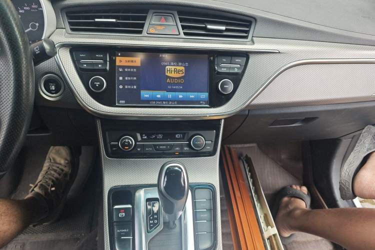 Used Geely Auto Emgrand GS 2016 Elegant Edition 1.3T Automatic LingShang Model Audio And AC Panel