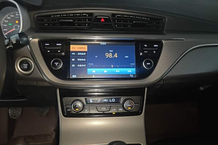Used Geely Auto Emgrand GS 2016 Elegant Edition 1.8L Manual LingShang Model Audio And AC Panel