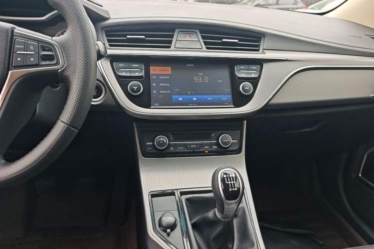 Used Geely Auto Emgrand GS 2016 Elegant Edition 1.8L Manual LingShang Model Audio And AC Panel