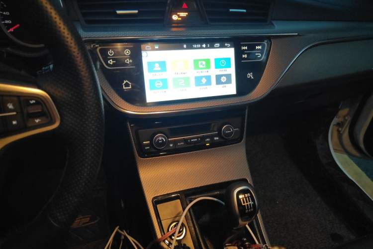 Used Geely Auto Emgrand GS 2016 Elegant Edition 1.8L Manual Fashion Model Audio And AC Panel