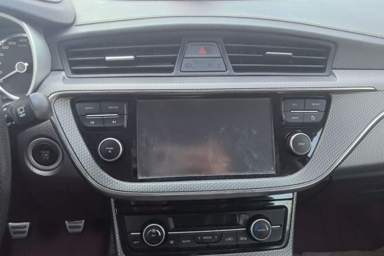 Used Geely Auto Emgrand GS 2016 Sports Edition 1.8L Manual LingShang Model Audio And AC Panel
