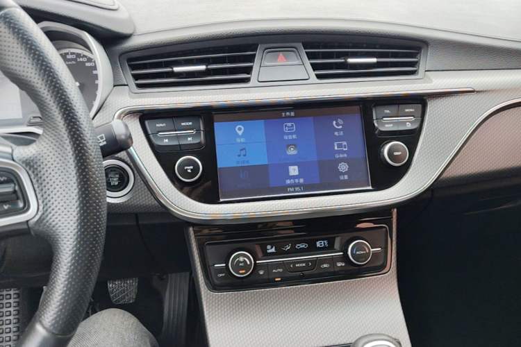 Used Geely Auto Emgrand GS 2016 Elegant Edition 1.3T Manual LingShang Model Audio And AC Panel