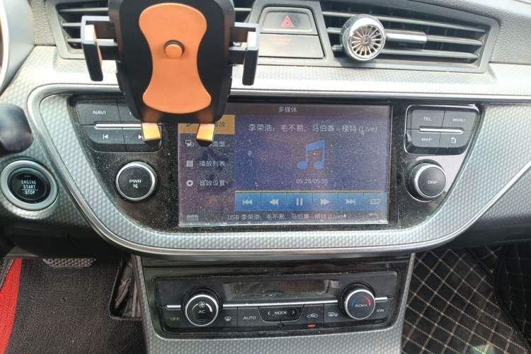 Used Geely Auto Emgrand GS 2016 Elegant Edition 1.3T Automatic LingShang Model Audio And AC Panel