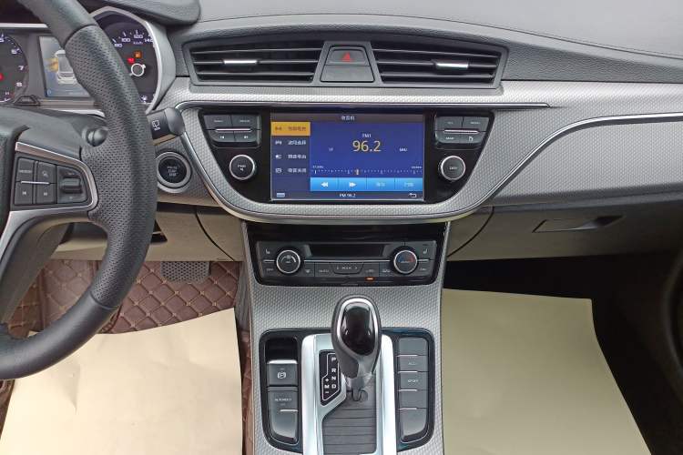 Used Geely Auto Emgrand GS 2016 Elegant Edition 1.3T Automatic ZhenShang Model Audio And AC Panel