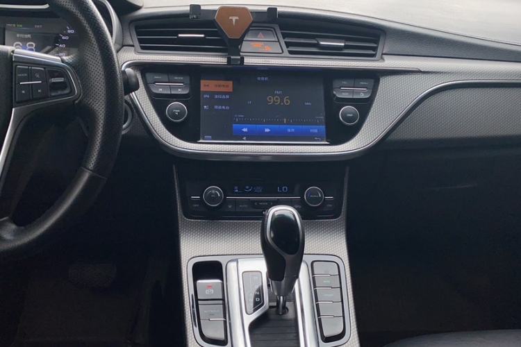 Used Geely Auto Emgrand GS 2016 Elegant Edition 1.3T Automatic LingShang Model Audio And AC Panel