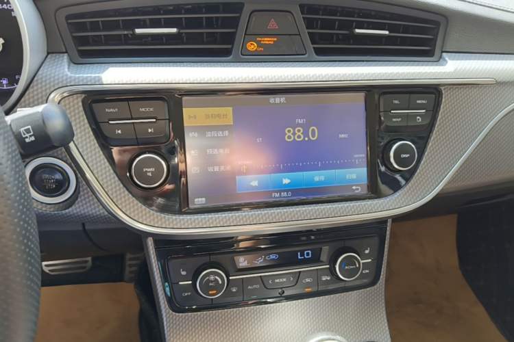 Used Geely Auto Emgrand GS 2016 Sport Edition 1.3T Automatic ZhenShang Model Audio And AC Panel