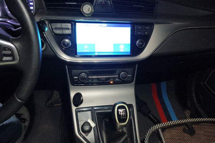 Used Geely Auto Emgrand GS 2016 Elegant Edition 1.8L Manual LingShang Model Audio And AC Panel