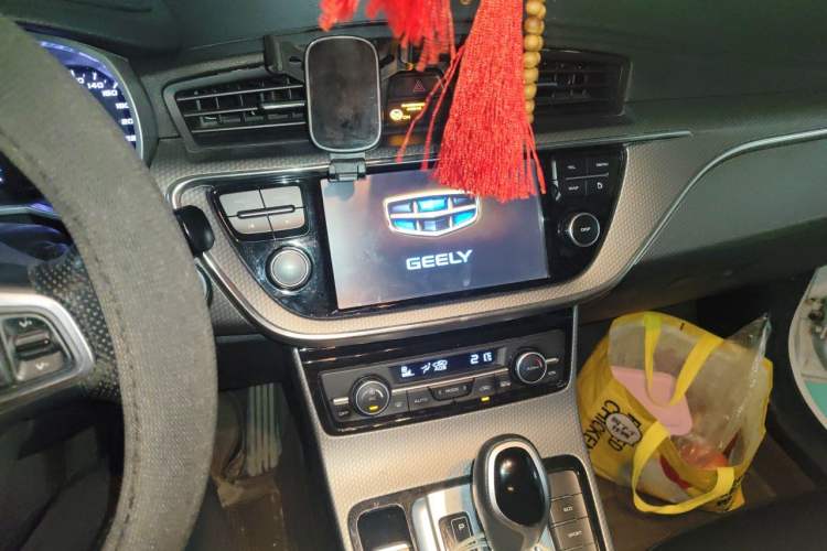 Used Geely Auto Emgrand GS 2016 Elegant Edition 1.3T Automatic LingShang Model Audio And AC Panel