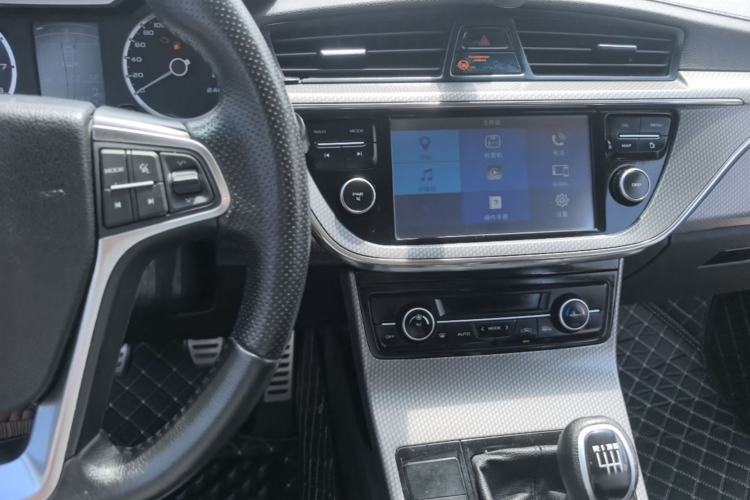 Used Geely Auto Emgrand GS 2016 Sport Edition 1.3T Manual LingShang Model Center Console
