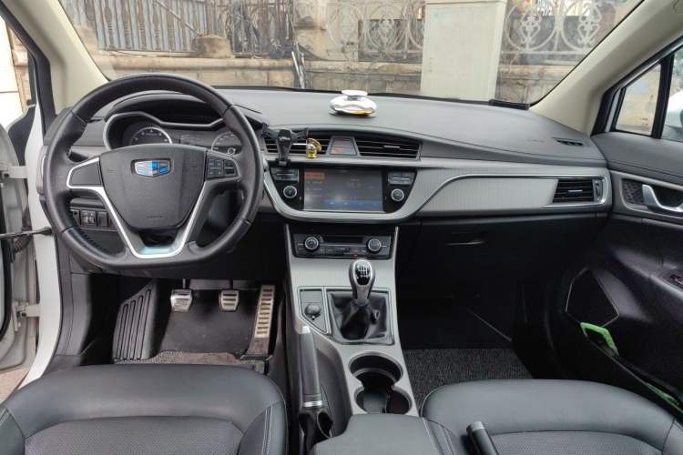 Used Geely Auto Emgrand GS 2016 Sports Edition 1.8L Manual LingShang Model Center Console