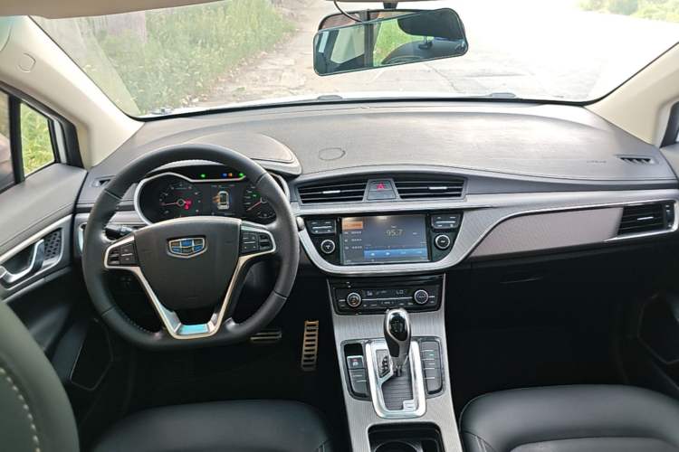 Used Geely Auto Emgrand GS 2016 Sport Edition 1.3T Automatic LingShang Model Center Console