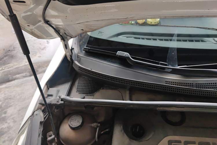 Used Geely Auto Emgrand GS 2016 Elegant Edition 1.3T Automatic ZhenShang Model Engine Bay Right