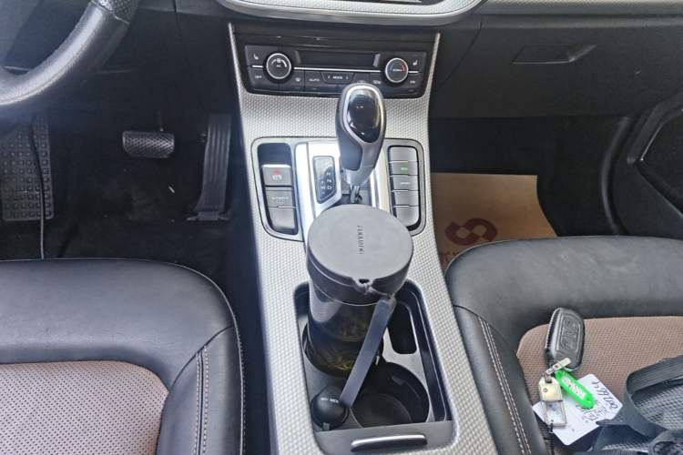 Used Geely Auto Emgrand GS 2016 Elegant Edition 1.3T Automatic ZhenShang Model Gear Lever