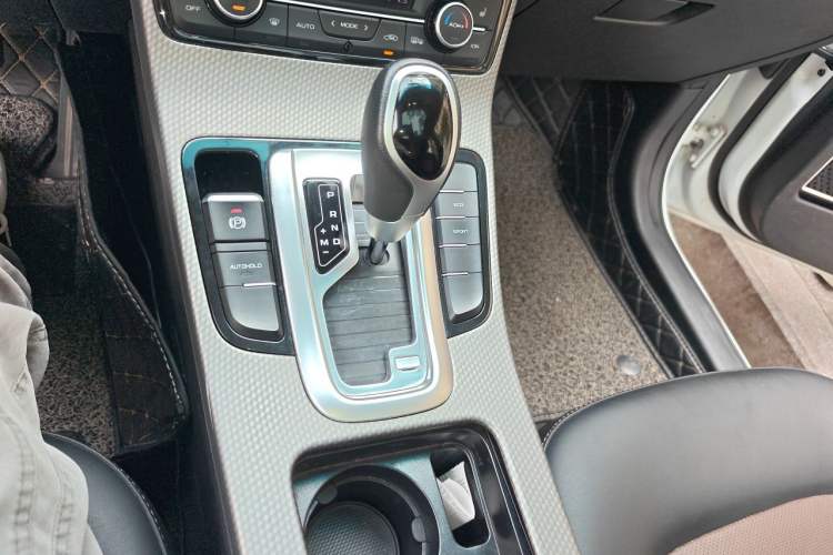 Used Geely Auto Emgrand GS 2016 Elegant Edition 1.3T Automatic ZhenShang Model Gear Lever