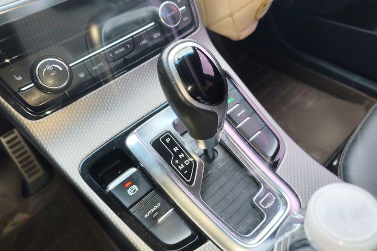 Used Geely Auto Emgrand GS 2016 Sport Edition 1.3T Automatic ZhenShang Model Gear Lever