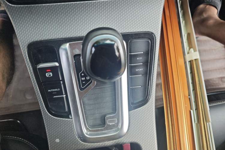Used Geely Auto Emgrand GS 2016 Elegant Edition 1.3T Automatic LingShang Model Gear Lever